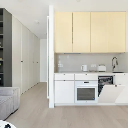 Апартаменты Elegant And Cosy 4th Floor Studio Close To The Park In By Renters *