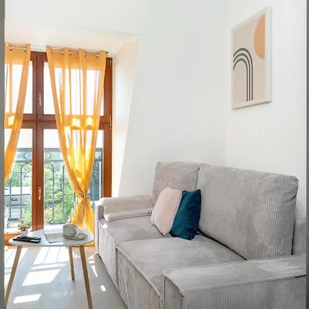 Elegant And Cosy 4th Floor Studio Close To The Park In By Renters Apartment Poznan