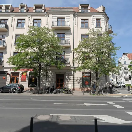Elegant And Cosy 4th Floor Studio Close To The Park In By Renters *